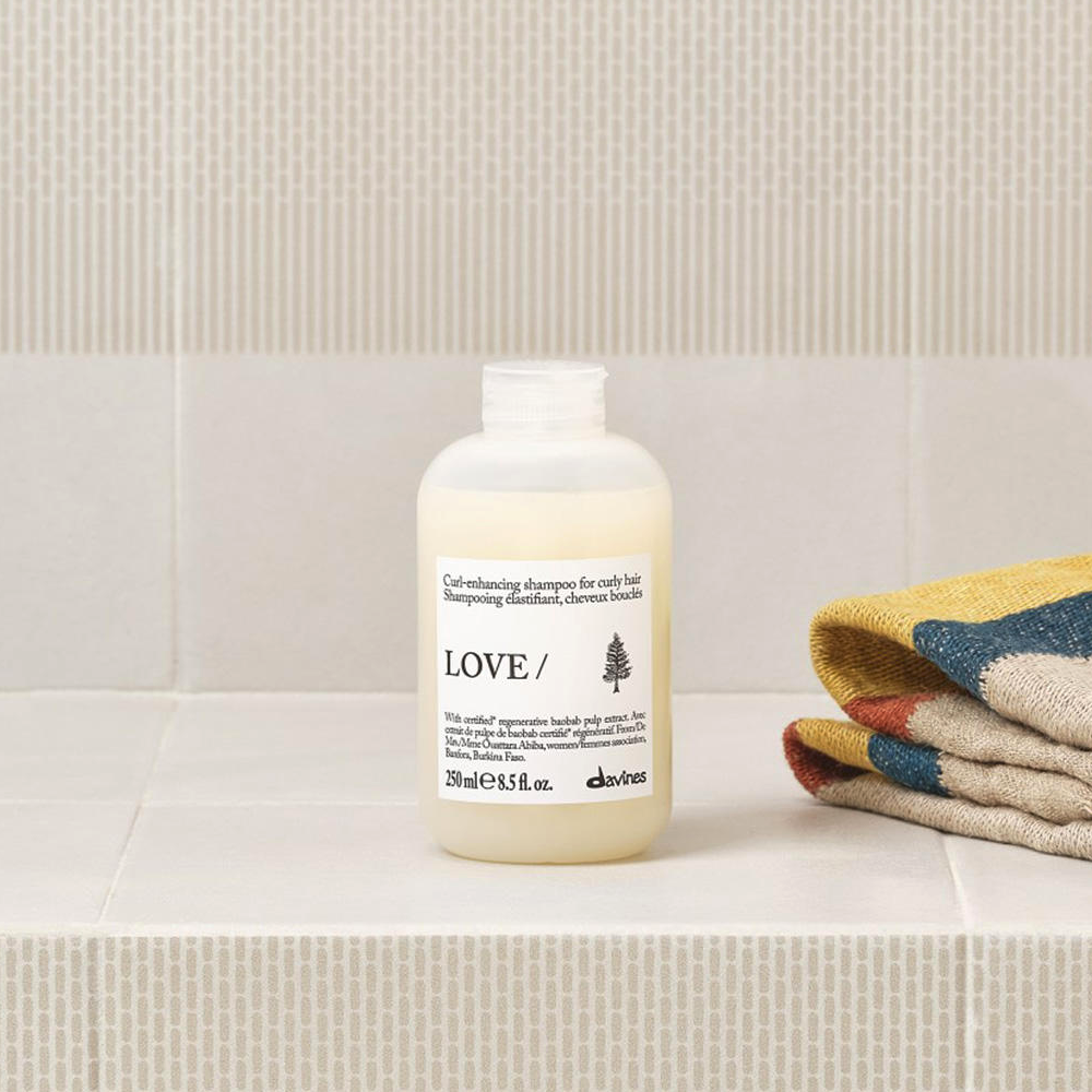 DAVINES Love Curl Shampoo New 250ml - Шампунь для підсилення та контролю завитка - фото №1 DAVINES Love Curl Shampoo New 250ml - Шампунь для підсилення та контролю завитка - фото №1